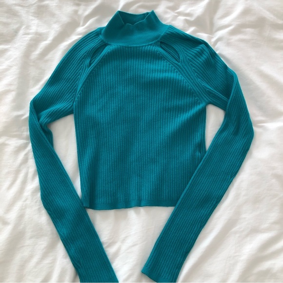 Urban Outfitters teal crop sweater with keyhole details. Size M. - Picture 8 of 8